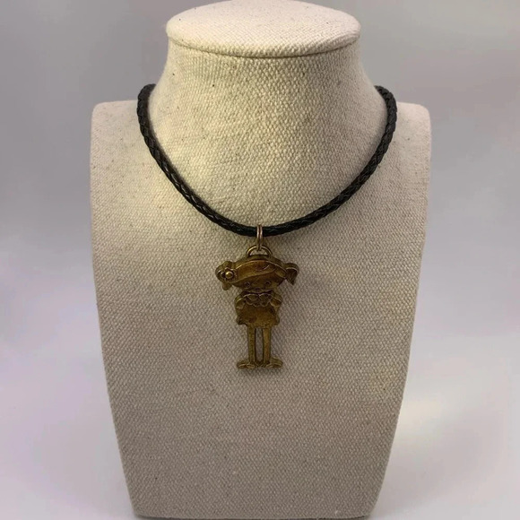 Gold tone little girl pendant - Picture 1 of 5